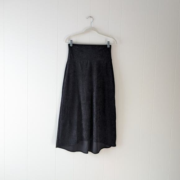 NWOT James Perse Black Crushed Velvet A-line Midi Skirt, size 1/ US 4 - Picture 2 of 10